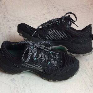 Women’s Saucony Excursion TR 15 GTX. size 7.5. Medium width.